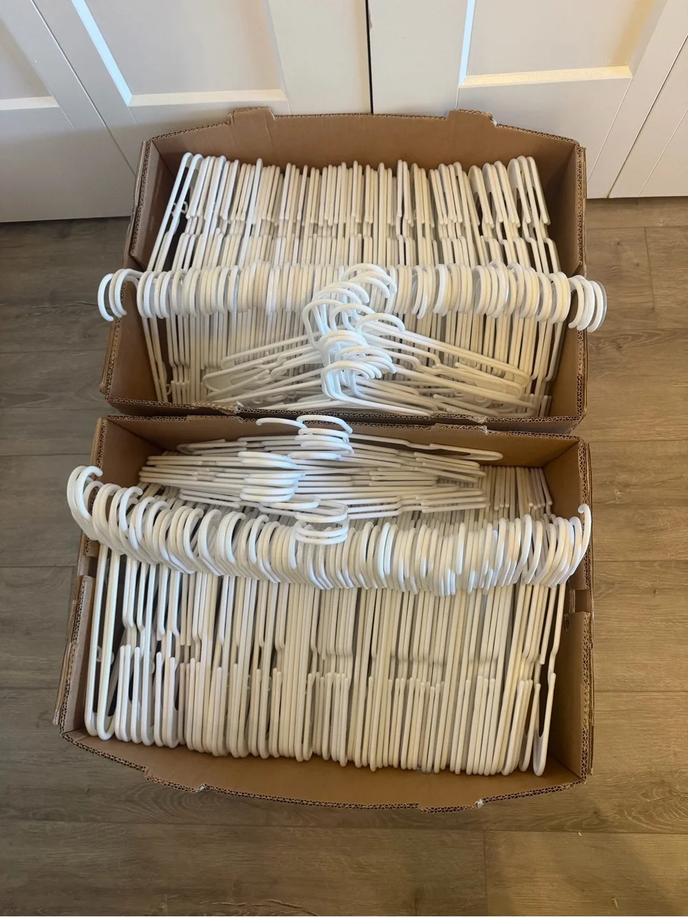Bulk Pack of 200 White Plastic Clothes Hangers